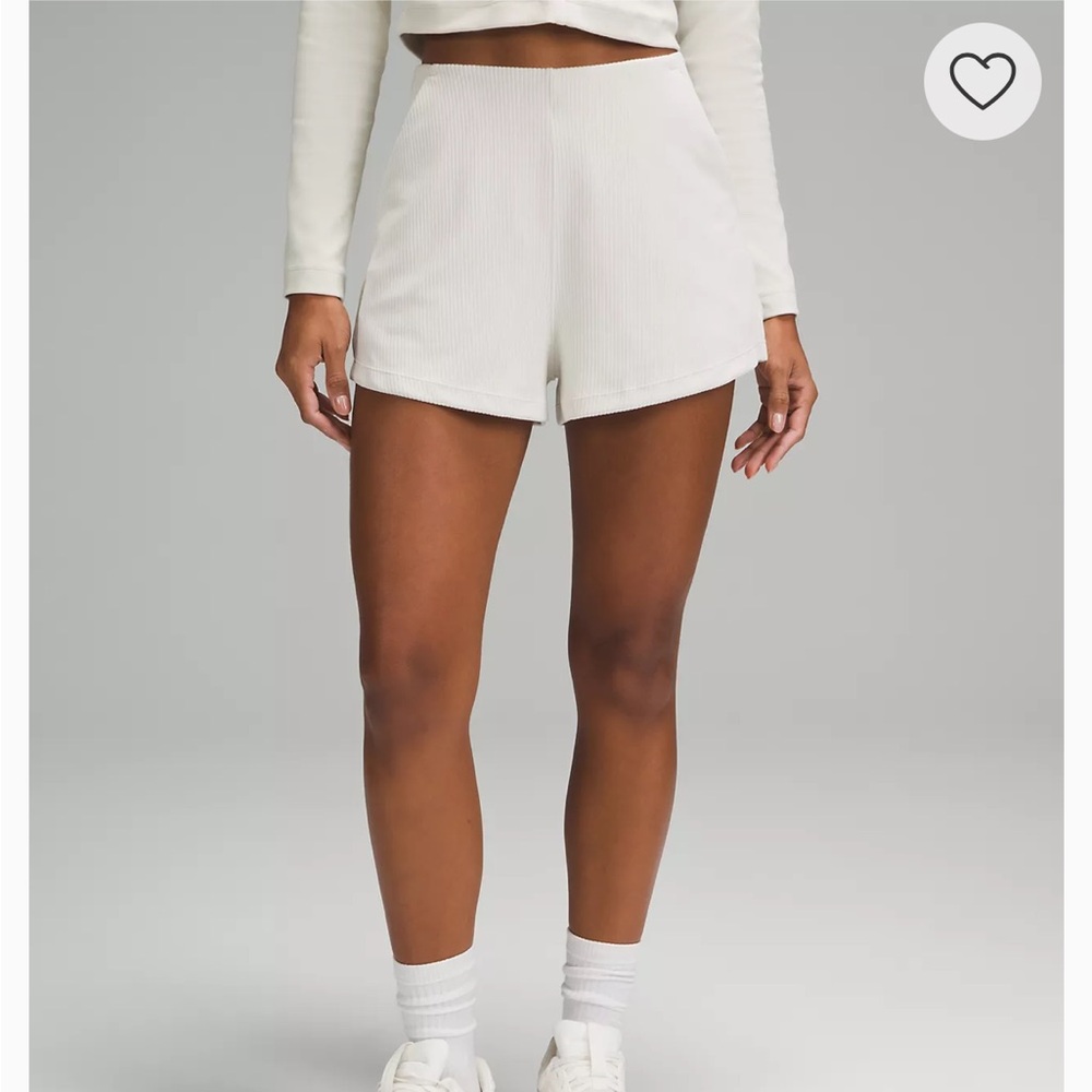 Lululemon Athletica Ribbed Softstreme High Rise Short 2” Size 6 Bone